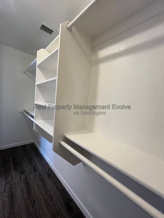 Building Photo - 6246 W Blackhawk Dr