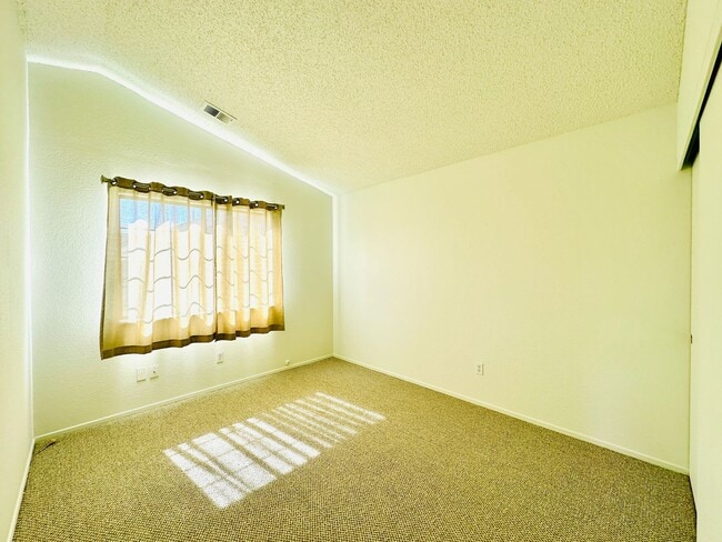 Building Photo - 1537 Yarberry Dr
