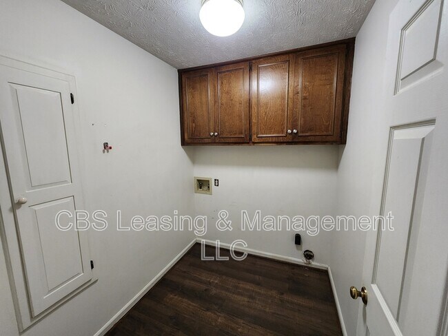 Building Photo - 710 Rodney St