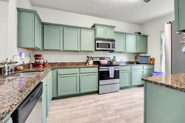 Building Photo - 6639 Luckey Pine
