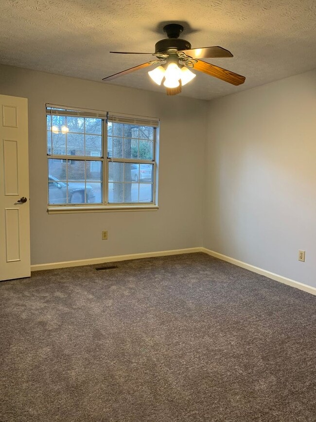 Building Photo - 2/2 Duplex in 5 POINTS near Memorial Park!!!  Available April 2026