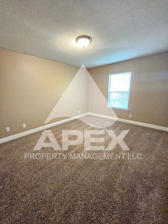 Building Photo - MOVE-IN SPECIAL,NO RENT TIL APRIL 1ST! - AVALON APARTMENT HOMES---NICE--2BD - 1BA Apartment off T...