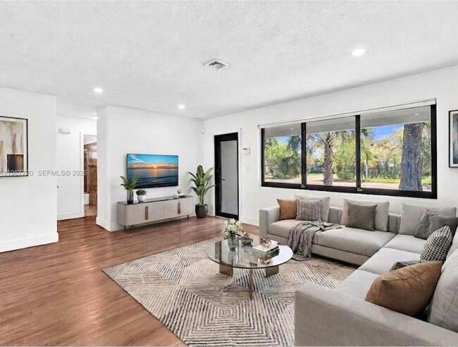 Building Photo - Taft Street, Hollywood, FL 33021 - 4 BR 2 BA single-family home