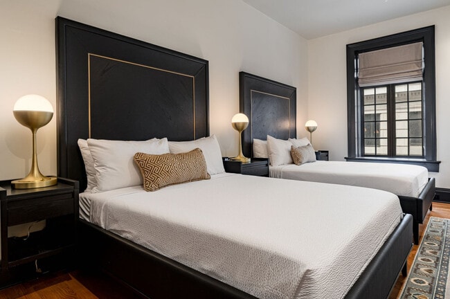 Building Photo - 1011 Canal St