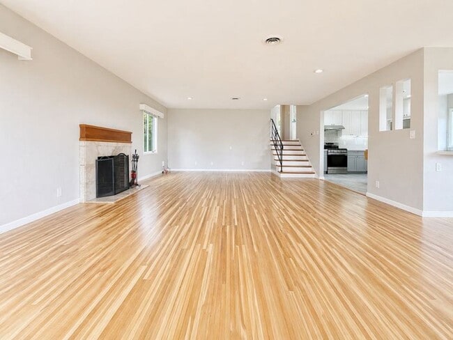 Building Photo - 4 Bedroom Mid-Century Oakmore Home With Views of Bay