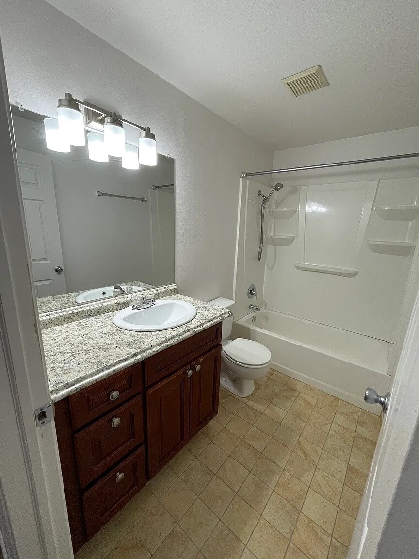 Building Photo - 3380 SE 1st St