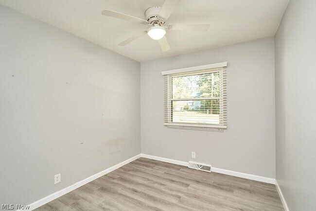 Building Photo - 432 Mackinaw Ave