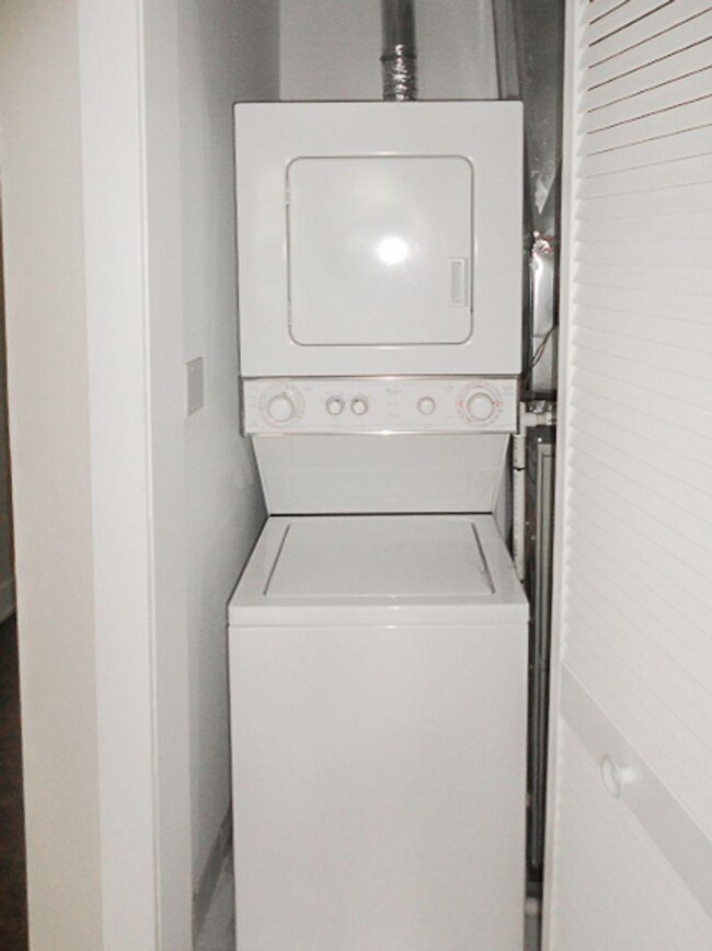 Building Photo - 1 bedroom in Chicago IL 60640