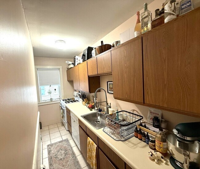 Building Photo - 158 Grove St