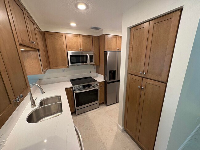 Building Photo - **$1,000 Move-in Special** 2 Bedroom in Bl...