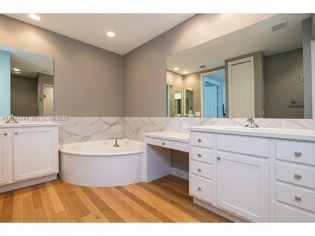 Building Photo - 10130 Bellavista Cir