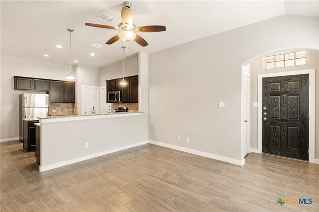 Building Photo - 541 Creekside Frst