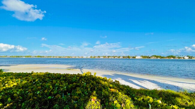 Building Photo - 107 Half Moon Cir