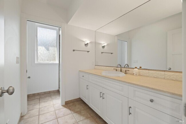 Building Photo - 43 Baywood Terrace
