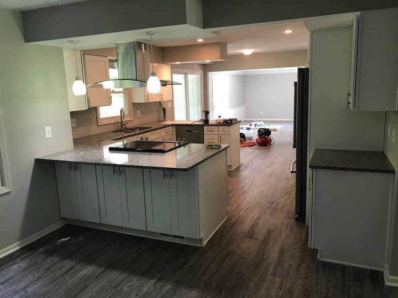 Building Photo - 264 Pickwick Dr