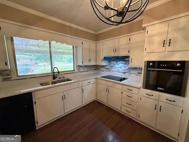 Building Photo - 412 Roberson St