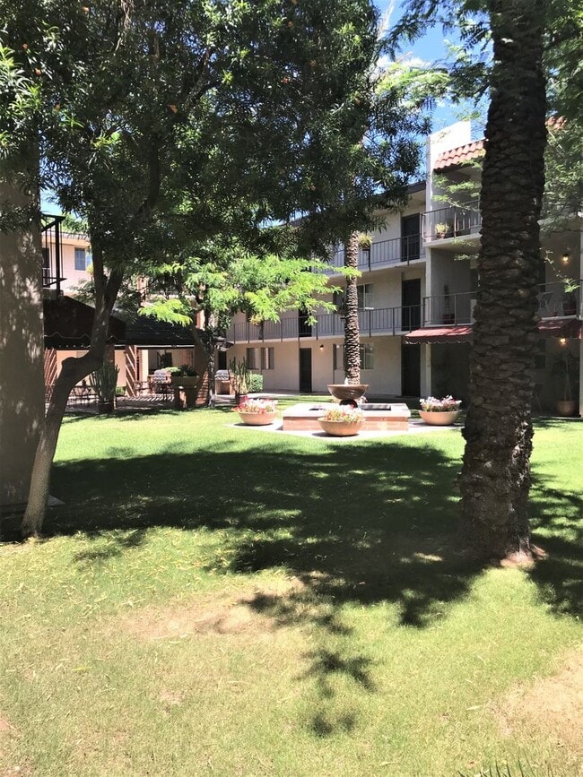 Building Photo - **FABULOUS- 1br/1ba CONDO (CAMELBACK & ARCADIA)