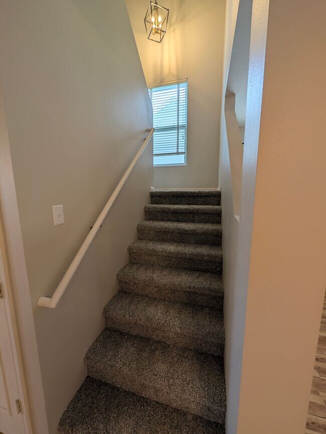 Building Photo - 908 S Mineral Dr