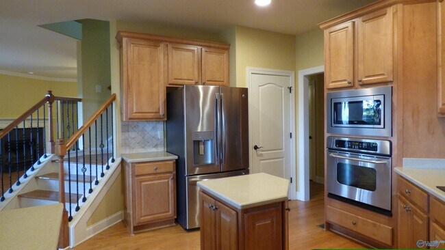 Building Photo - 100 Mayfair Ct