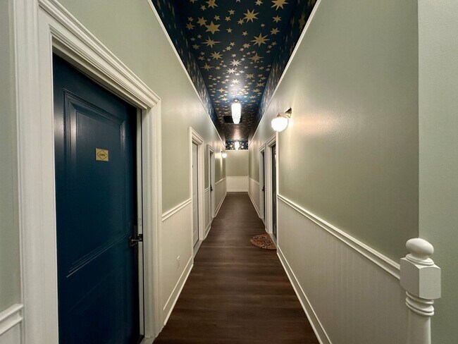 Building Photo - Modern Living with a Touch of Historic Charm