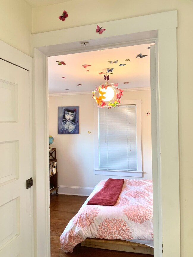 Building Photo - 54 River Dr