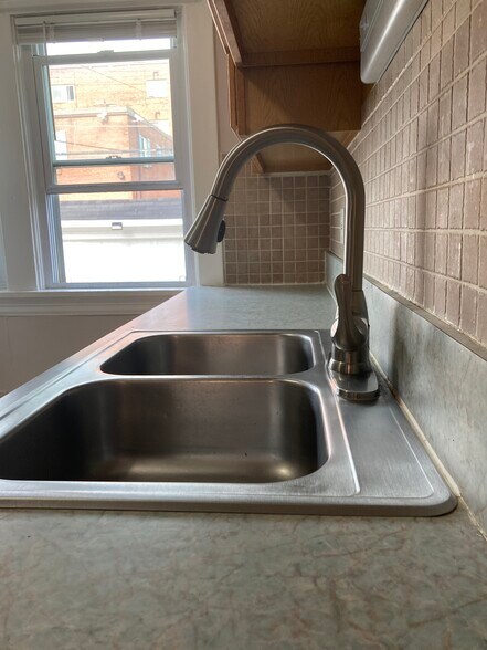 Building Photo - 1273 Fry Ave