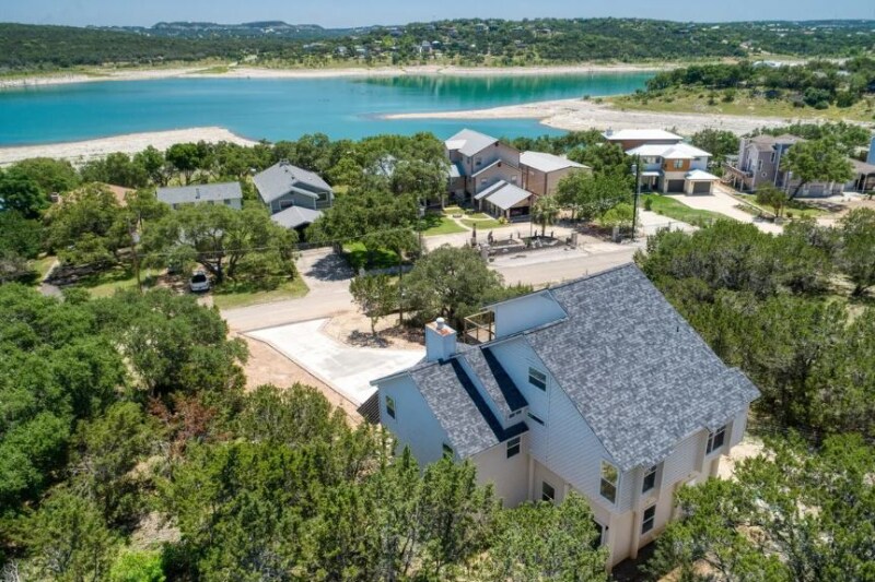 Building Photo - 739 Lakebreeze Dr