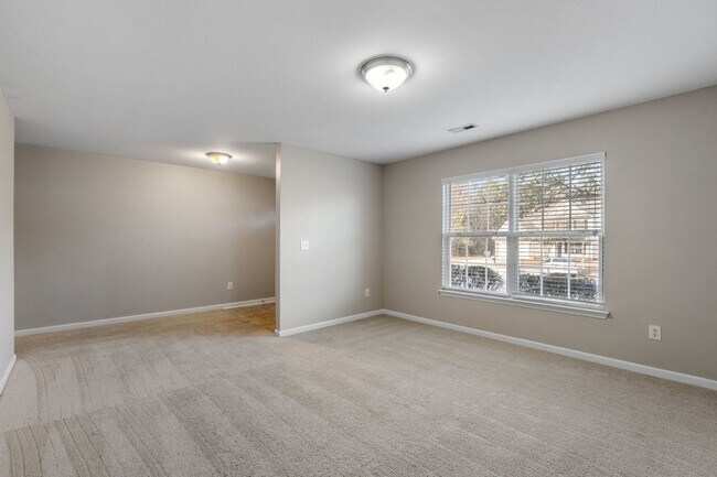 Building Photo - Spacious 4 BR, 2.5 BA, Master BR on Main, Conveniently Located Between Greenville and Spartanburg