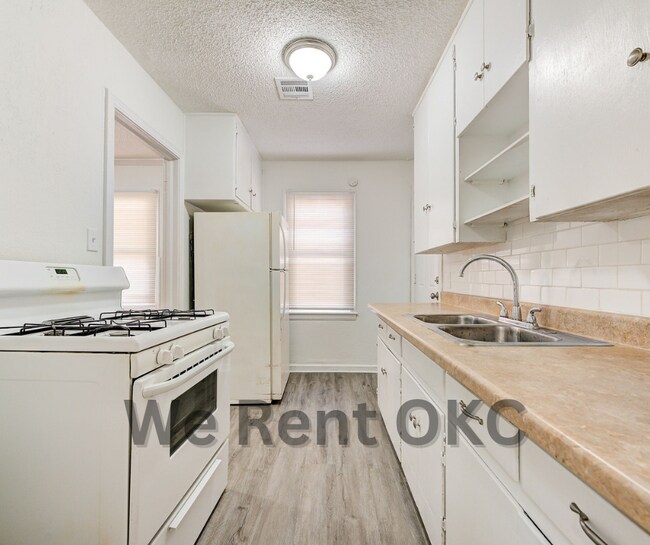 Building Photo - 1216 Bellevidere Dr