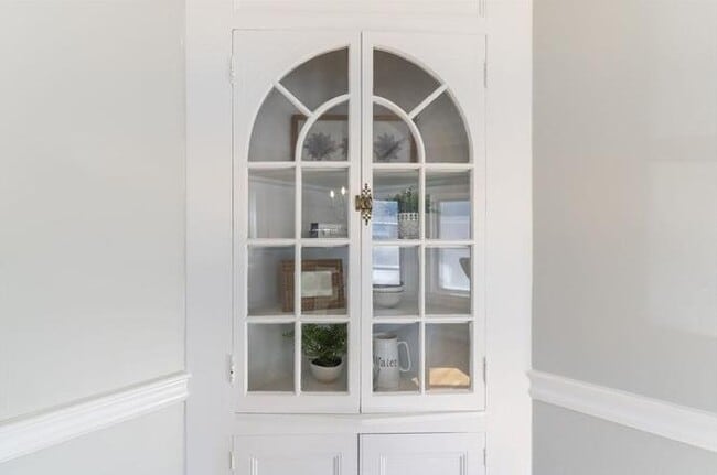 Building Photo - 34 Keith St