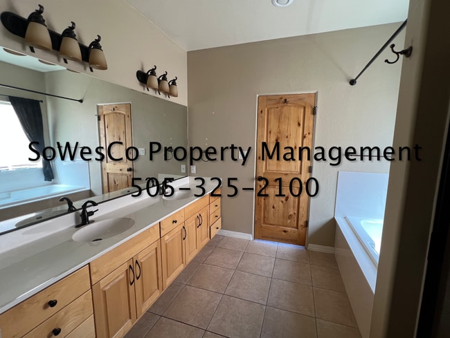 Building Photo - 4 Bedroom Home Built in 2018, near Country Club
