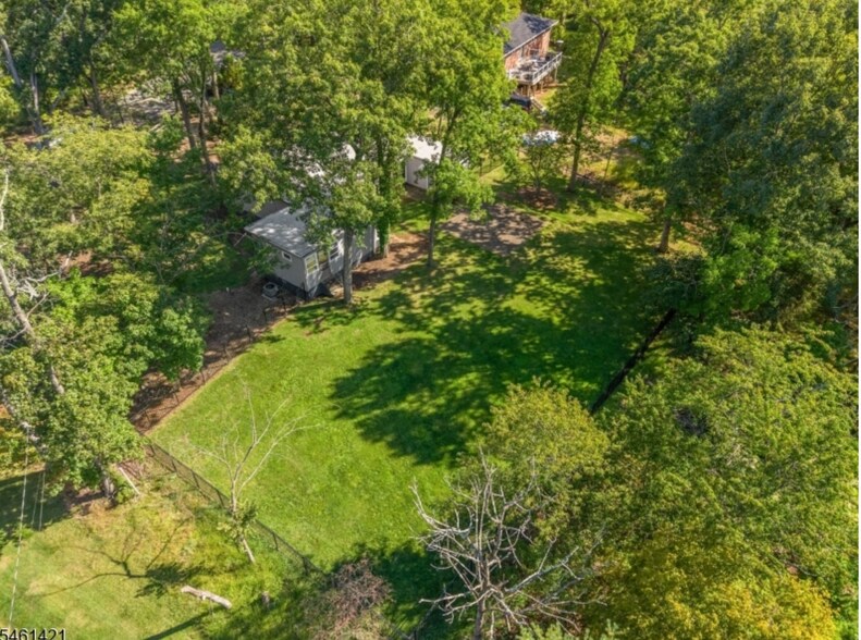 Building Photo - 879 Vosseller Ave