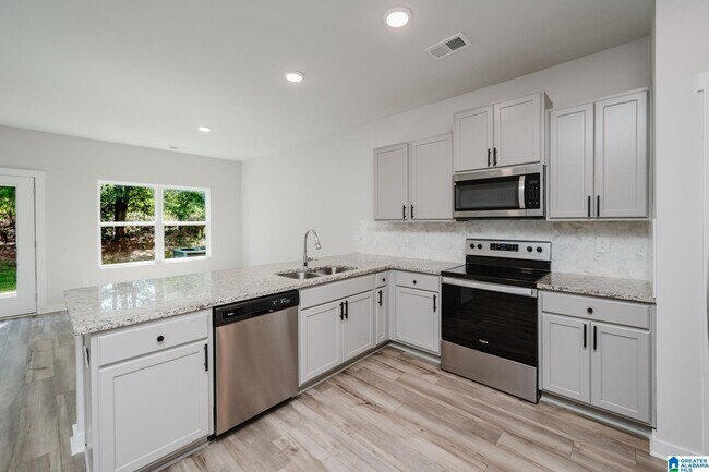Building Photo - 501 Polo Way