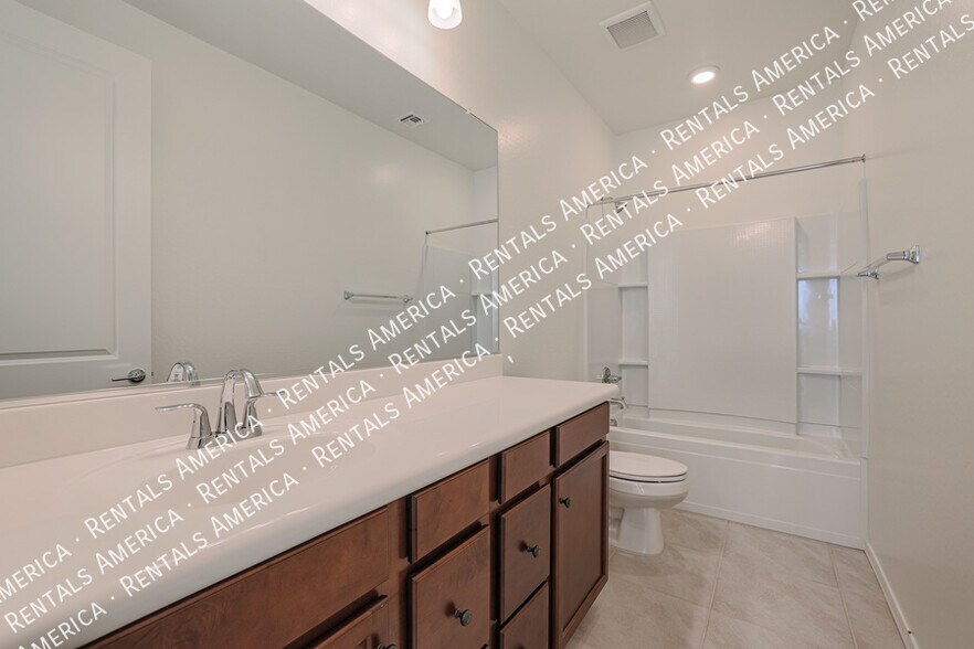 Building Photo - 10036 E Tiburon Ave