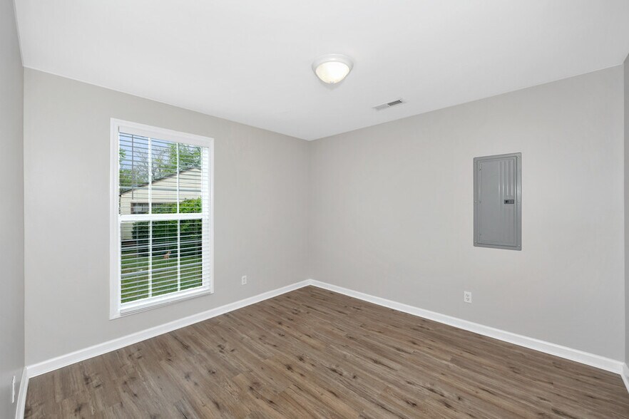 Building Photo - 800 Linwood Dr NW