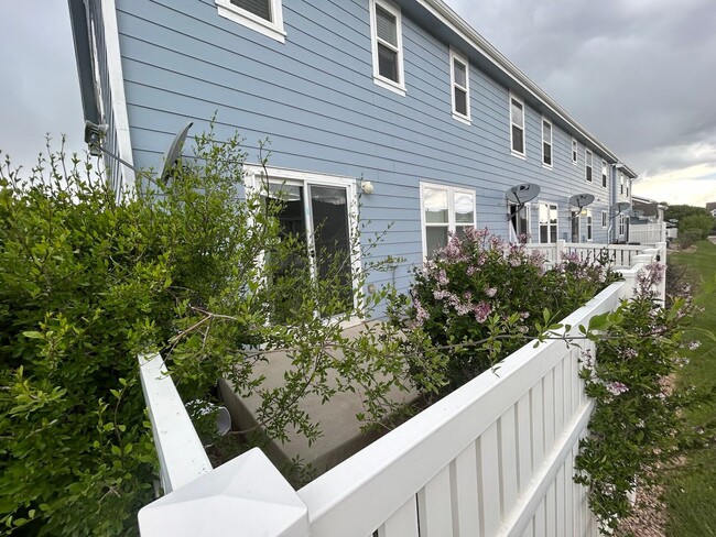 Building Photo - Welcome to your Dream Home!