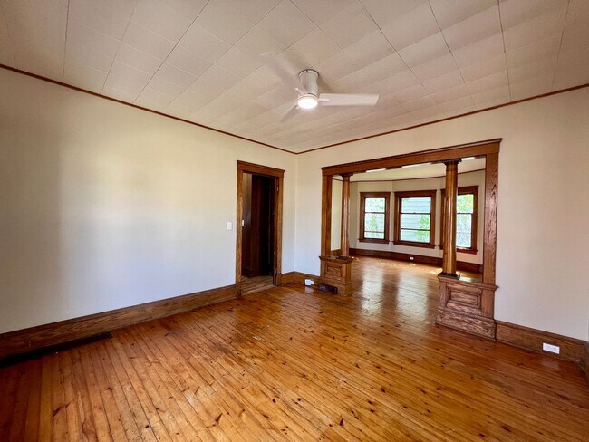 Building Photo - 4 Bedrooms 2 full Bath for rent