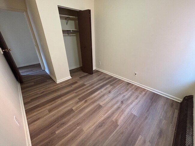 Building Photo - 409 Findlay St