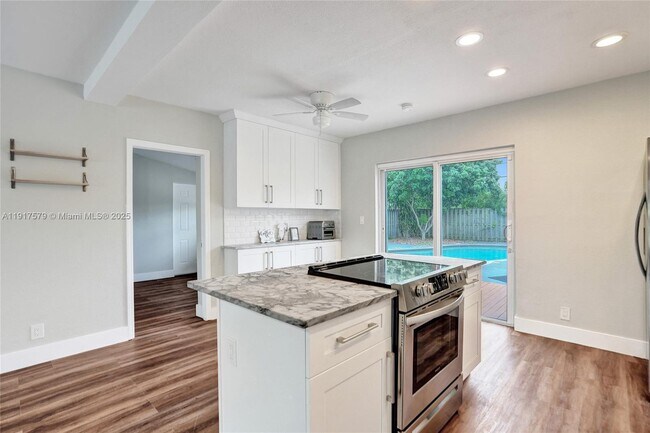 Building Photo - 2281 SW 15th St