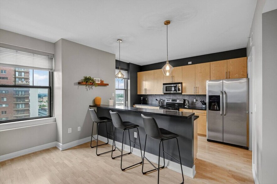 Building Photo - 400 Walnut St