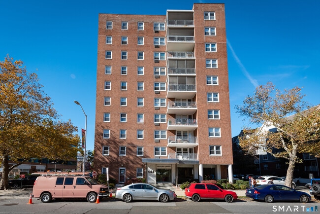 Building Photo - 444 Bedford St