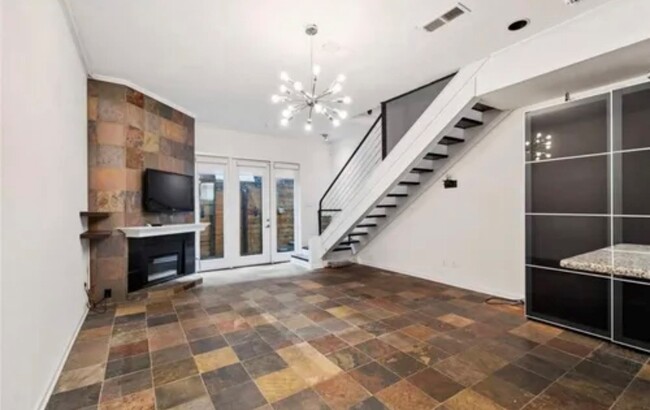 Building Photo - 4407 Buena Vista St