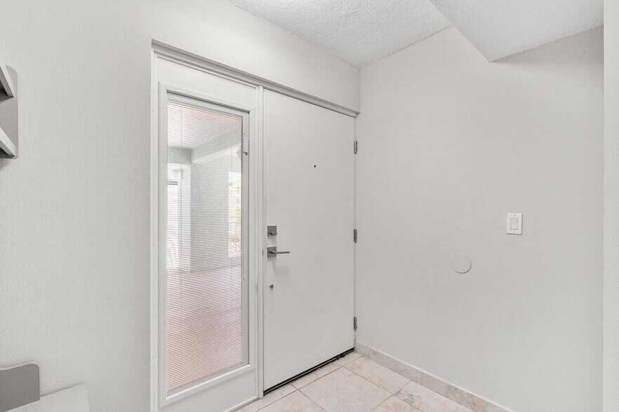 Building Photo - 1700 Commodore Blvd