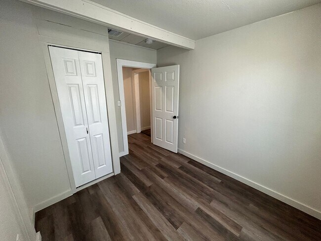 Building Photo - 1245 Kayton Ave