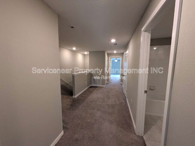 Building Photo - 11818 Dumaine Valley Rd