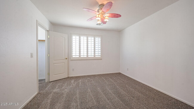 Building Photo - 7015 W Southgate Ave