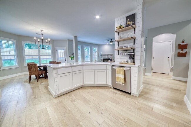 Building Photo - 3735 Harvey Penick Dr