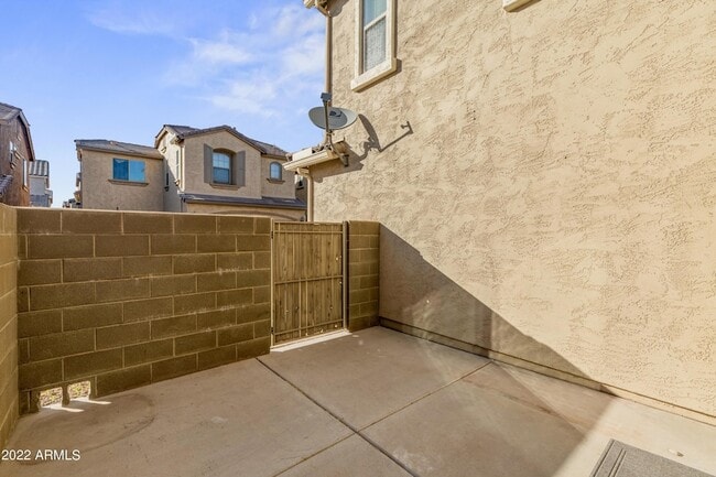 Building Photo - 3983 E Cat Balue Dr