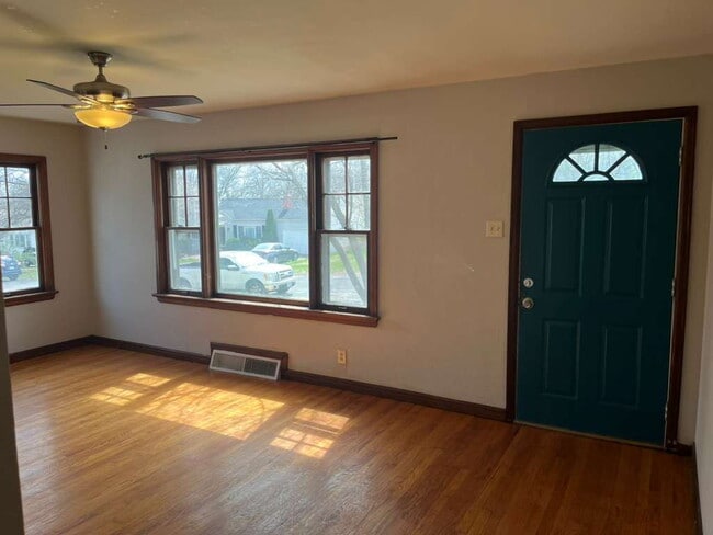 Building Photo - 9813 Lullaby Ln