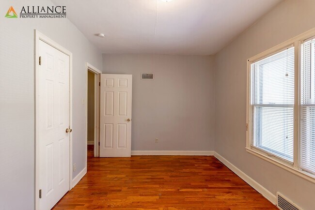 Building Photo - 1609 Poyntz Ave